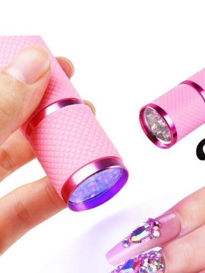 Ультрафіолетовий ліхтарик для манікюру